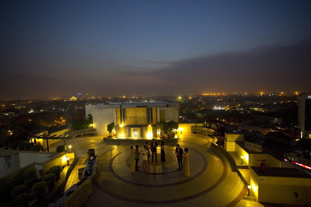 The Suryaa New Delhi Hotel Kültér fotó The University of Lahore