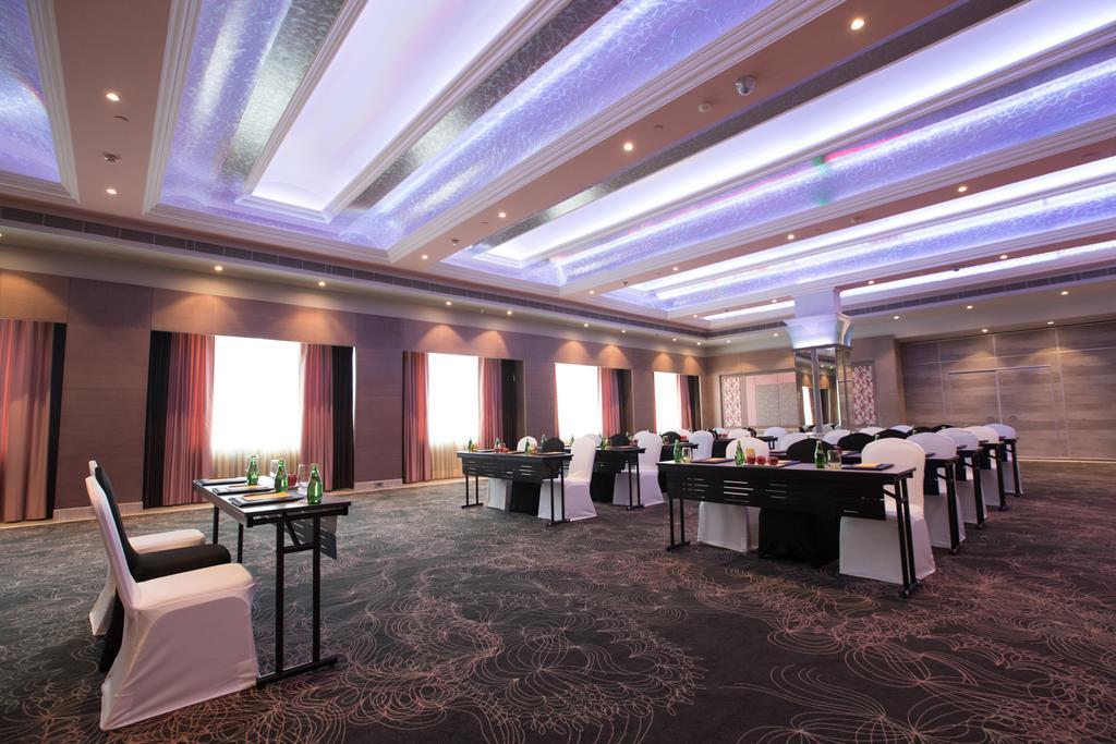 The Suryaa New Delhi Hotel Kültér fotó The Royal Paragon Hall