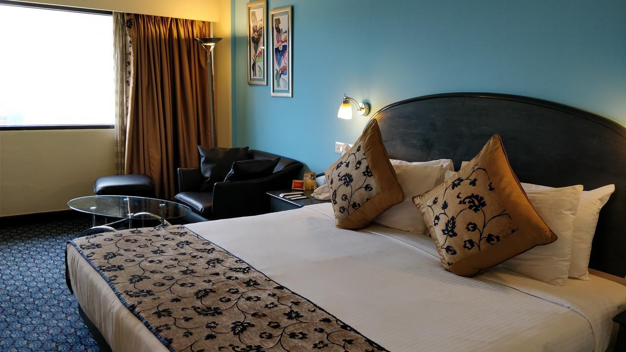 The Suryaa New Delhi Hotel Kültér fotó A room at the hotel