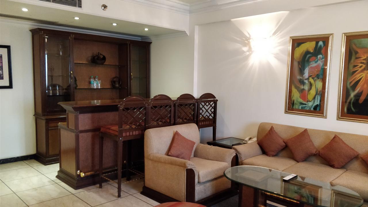 The Suryaa New Delhi Hotel Kültér fotó A living room in a hotel suite