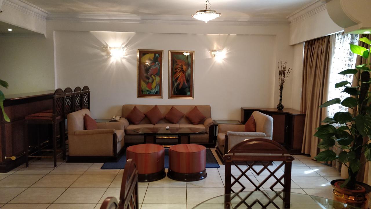 The Suryaa New Delhi Hotel Kültér fotó A living room in a typical apartment
