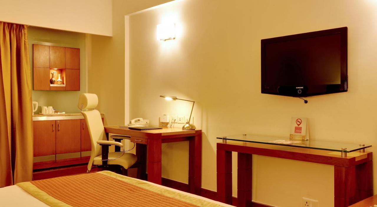 The Suryaa New Delhi Hotel Kültér fotó A room at the hotel