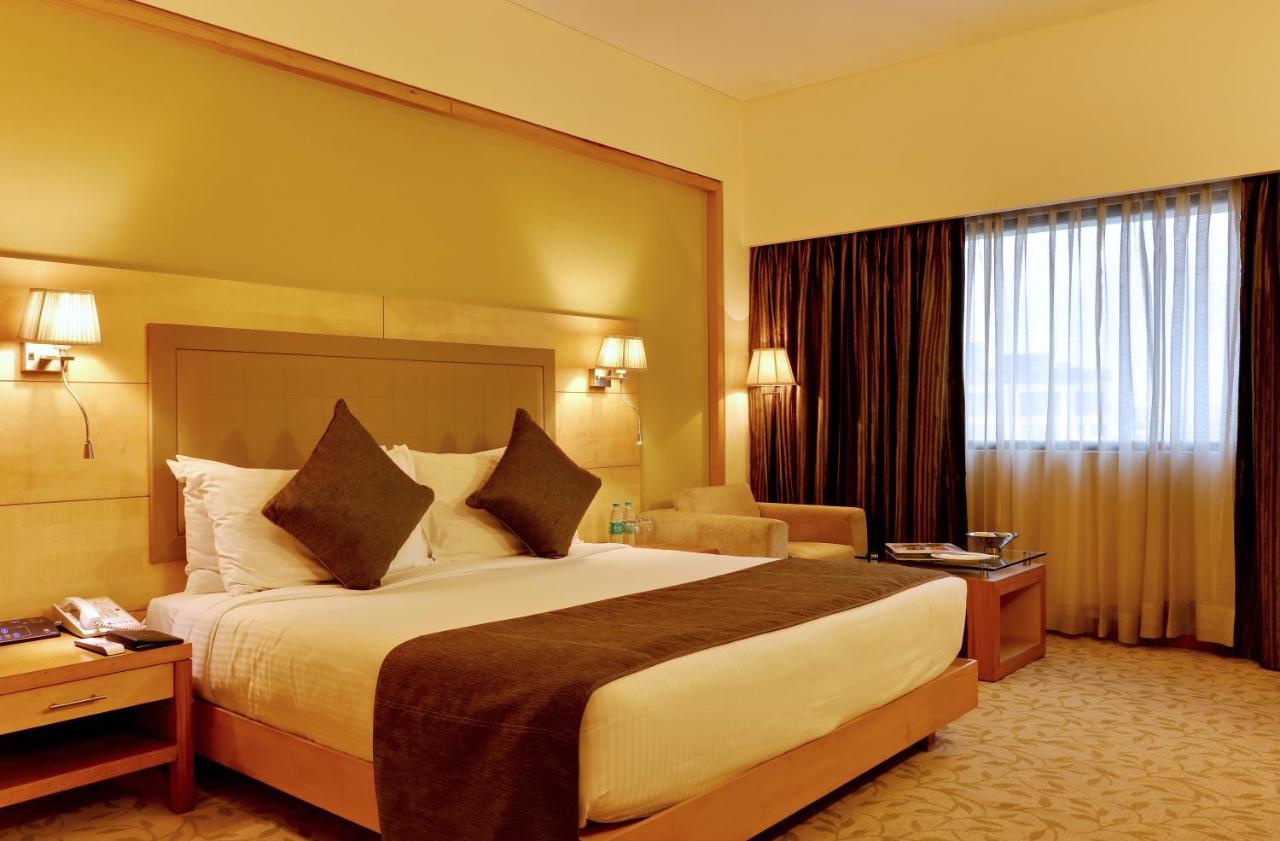 The Suryaa New Delhi Hotel Kültér fotó