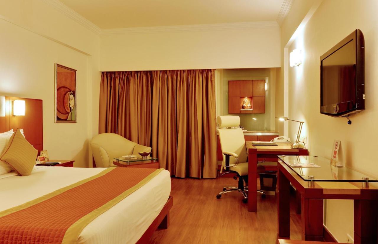 The Suryaa New Delhi Hotel Kültér fotó A room at the hotel