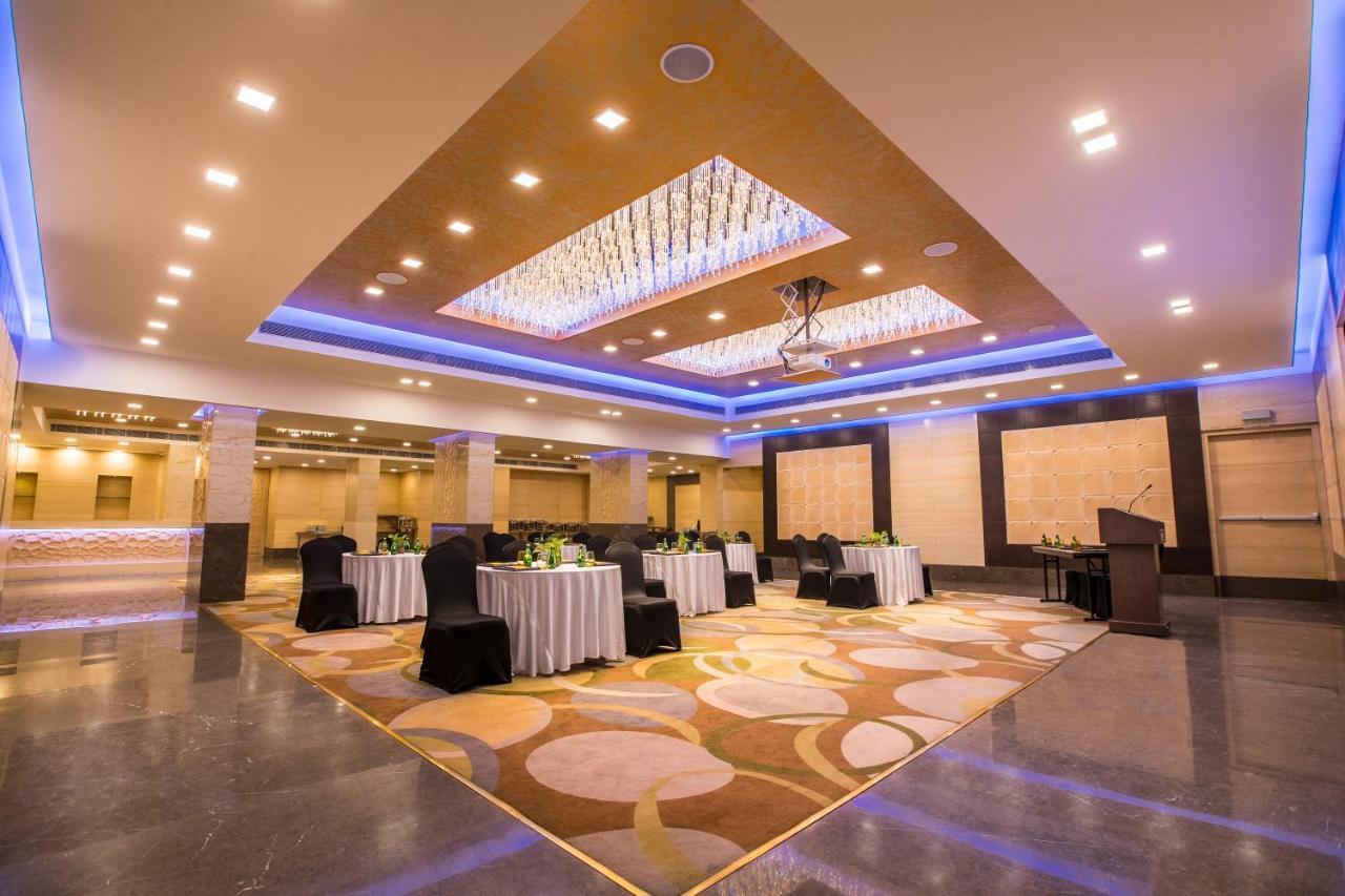 The Suryaa New Delhi Hotel Kültér fotó The Grand Ballroom